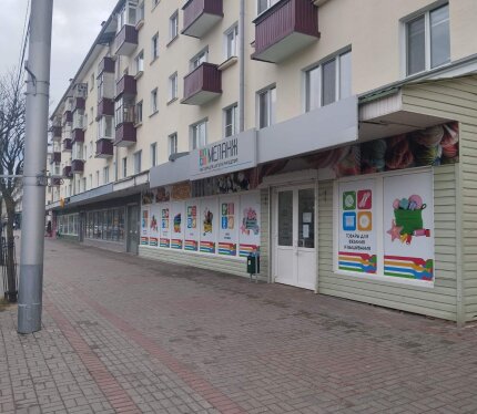 Аренда помещения 194,80 м2 по адресу г. Гомель, проспект Победы, 14. Подключены необходимые коммуникации (вода, электроэнергия, центральное отопление), пожарная сигнализация. центральная улица города очень высокий автомобильный и пешеходный трафик. Дополнительная информация по телефону