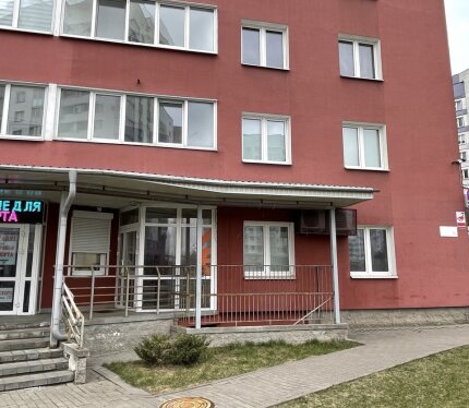 Сдам офисное-торговое помещение в жилом доме от физ. лица. Все детали и просмотры по звонку