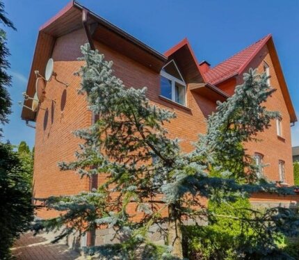 Позвольте себе больше чем квартира Участок у леса и реки (2 дома) где никогда не будет сноса Второй дом идеально для родителей или сдачи Центральная канализация даже в бане Баня, беседка, барбекю, кострище 3 гаража с воротами Hörmann, холодный и капитальн