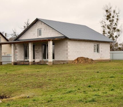 Готовый фундамент и панорамные виды. Участок с прудом и домом 71% готовности.