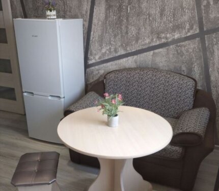 1 ая чистая, уютная квартира р-н Мовчанского (ул. Островского)