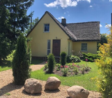 Сдается жилье для командировочных ( и не только) работаем по безналу. УНП 591441468. Цена за одного человека - от 12 до 30 BYN в сутки. На территории усадьбы есть озеро и банька, беседки. Размещаем до 20 человек. Ждем вас в нашей агроусадьбе "Селяхи"!