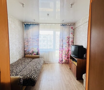 Комтата в трехкомнатной квартире возле метро