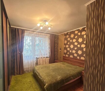 Сдаю отдельную просторную комнату с мебелью и всей необходимой бытовой техникой, метро рядом.