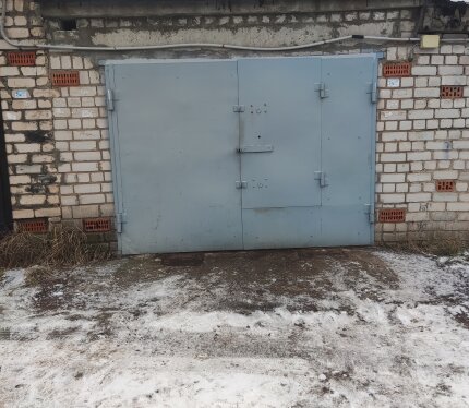 Смотровая яма,погреб для хранение овощей,плиты перекрытия железобетонные , утеплённые ворота, оштукатуренные стены и окрашенные,свет 220в
