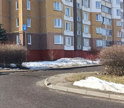 Продается ВЫДЕЛЕННАЯ комната 17.2 мкв с лоджией площадью 4.2 м кв, холодное остекление. Комната в 2-комнатной квартире, общей площадью 60.3 м кв (по СНБ). В комнате большой вместительный шкаф-купе и кондиционер.