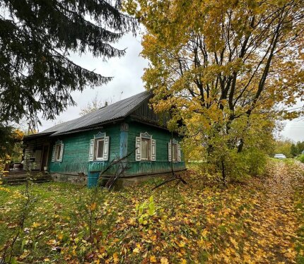 38 соток в уединенном месте. Дом 1937г.п. с террасой и крепким брусом, хоз постройки, 2 участка 23 и 15 соток напротив дома. Всего 25км от Мкад. Место невероятное! Не упустите!