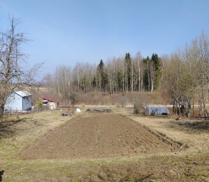 Участок в 6км от г. Молодечно, подведена вода, электричество. 15мин ходьбы до жд станции Сечки. 