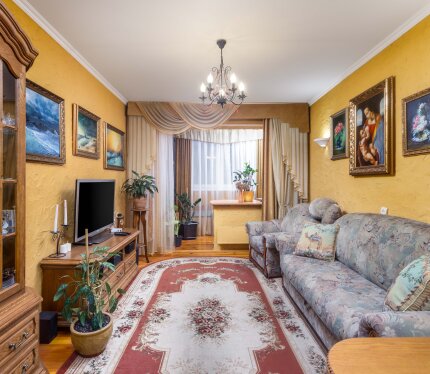 Предлагаем вам светлую, уютную, просторную квартиру для большой семьи в которой хочется жить.