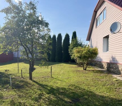 Уютный дом на берегу озера Селява