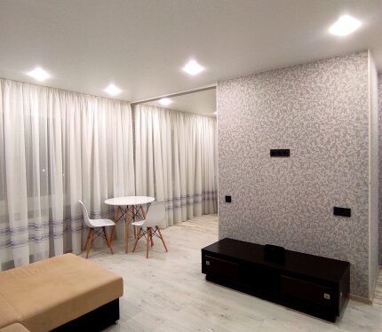 Сдам квартиру на длительный срок (с обязательным заключением договора), без животных и не иностранным студентам. Квартира-студия на 7 этаже (10 этажного панельного дома) в доме 2022 года, микрорайон Черёмушки (возле Материка), квартира с мебелью. Предоплата за месяц (790 руб)+ оплата коммунальных услуг 