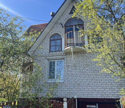 Срочно сдаю дачный дом 2 этажа ,находится д.Пралески ,Баня,есть басеин,кухня холодильник,муз-центр ,караоке.две спутниковых тарелки 916 каналов. 2 горожа,рыбалка,лес. Озеро рядом.