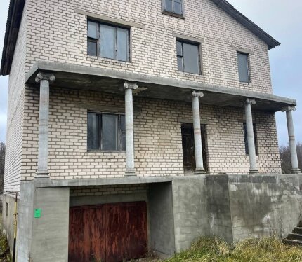 Продается 2-этажный большой просторный дом в г.Дятлово.