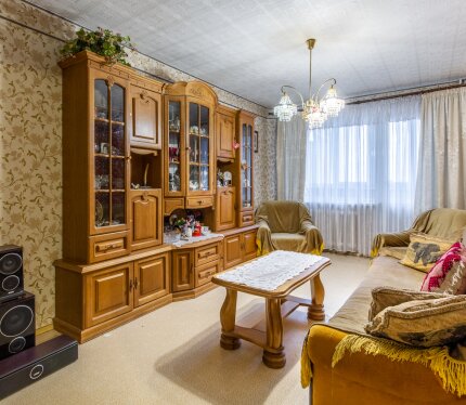 Предлагаем вашему вниманию отличную трехкомнатную квартиру с тремя раздельными комнатами