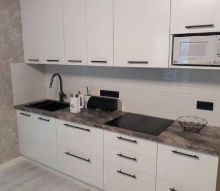 Сдается квартира полностью готова к продиванию.В квартире есть вся мебель и бытовая техника,заезжай и живи.