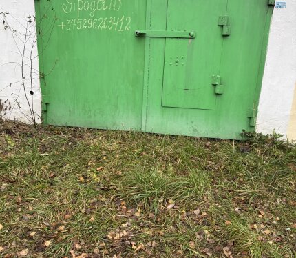 Продаю гараж в микрорайоне Мир-2 по улице Сурганова ( рядом Горводоканал). Отличное расположение и очень удобный подъезд к гаражу. Находится во втором ряду от основной дороги. В гараже есть смотровая яма и погреб. Реальному покупателю торг !!!!! 