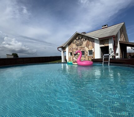 Идеальный отдых в нашей бане! Парьтесь с удовольствием! Устали от городской суеты? Хотите по-настоящему расслабиться и набраться сил? Приглашаем вас в нашу уютную Царскую баню Мали! Что вас ждет: Легкий и мягкий пар: Для истинных ценителей банного искусства. Горячая джакузи: Настоящий релакс под звездным небом. Просторная зона отдыха: Идеально для душевных бесед и чаепитий. Детская игровая зона с Xbox Караоке.!! Атмосфера релакса: Забудьте о заботах и насладитесь моментом. Веники и ароматерапия: