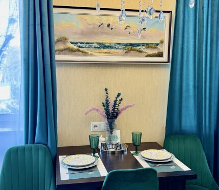 Сдам благоустроенную квартиру на берегу живописного озера Нарочь,кругом сосновый лес,всё для комфортного отдыха. На часы, сутки, недели. Спальные места 2+2(диван, кровать).Большой ЖК телевизор, высокоскоростной интернет. Бесплатная парковка рядом с домом. Во дворе площадка барбекю.Постельное бельё,полотенца, фен,утюг, СВЧ, посуда.