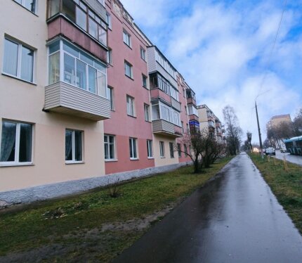 В продаже двухкомнатная квартира на 2-м этаже 4-х этажного кирпичного дома. "Сталинка"