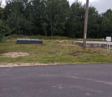 Продается участок 15 соток в а.г. Занароч. На участке находятся два добротных фундамента под дом и баню. Проведен свет на стройплощадку. Газ по улице, асфальт, вода центральная. Канализация местная. Развитая инфраструктура, рядом озеро и лес. Законсервирован. Документы в порядке. Право собственности- аренда.