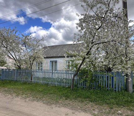 Дом под чистовую отделку в центре Молодечно. 5 жилых комнат + мансарда 📍 Локация — центр города: Дом расположен в центральном районе Молодечно. Всё в шаговой доступности: остановка рядом, магазины, аптеки, инфраструктура. Не нужен автомобиль, чтобы решить повседневные задачи.
