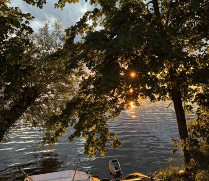 Отдых на берегу озера