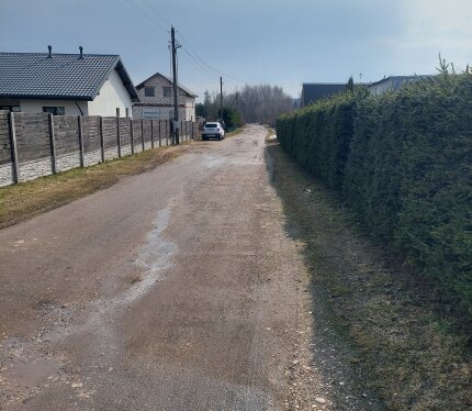 Участок 5 соток, правильной прямоугольной формы. Живописное место, хорошая подъездная дорога, 17 минут от Минска. 