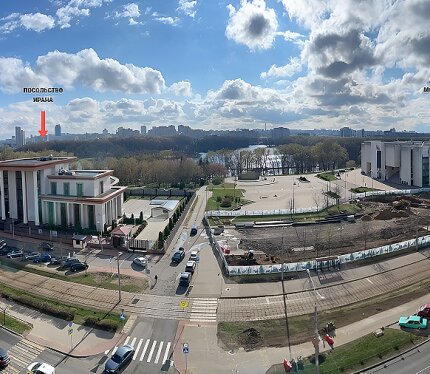 Если у вас не хватает средств на покупку однокомнатной квартиры в Минске, но есть желание проживать в одном из самых престижных районов столицы, то наше предложение именно для вас! Продаётся невыделенная доля (1/2) в двухкомнатной квартире по улице Осипенко, дом 2. Место с потрясающей энергетикой, прекрасным живописным видом из окна. Удобная локация для жизни и полноценного отдыха.