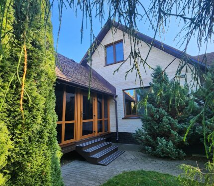 Домик с сауной Романтика 3км от Минска, 10км от центра города. Питание, караоке, футбол, теннис итд.