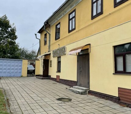 Административно-торговое помещение в центре г.Новогрудок по адресу пл.Ленина,д.2.