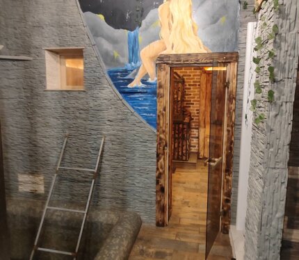 Приглашаем вас в уютную баню на дровах. Имеется купель и обливное ведро для контрастных процедур. Стоимость: 70 руб/час. Идеальное место для отдыха с друзьями или семьёй.