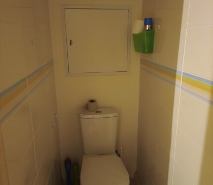 Сдаются 2 комнаты. Расположение в районе где нет производств, чистый воздух, дом после капремонта, квартира теплая, но летом не жарко, рядом лесопарк, водохранилище, остановка транспорта около 5мин, до метро на транспорте около 15 мин