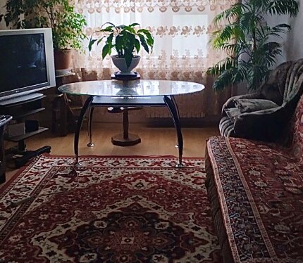 Сдам комнату в трёхкомнатной квартире с ремонтом в Ленинском районе улица Физкультурная. Есть все необходимое для проживания. 10 минут на транспорте до ЖД вокзала. Цена договорная.