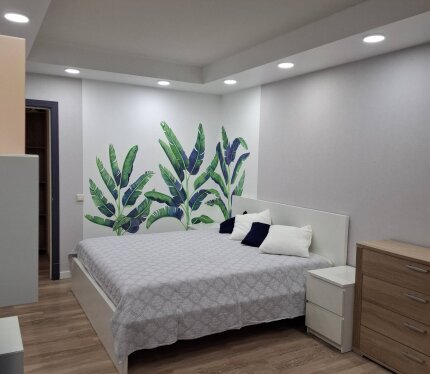 Сдается атмосферная, видовая квартира ,просторная студия в районе с развитой инфраструктурой с полным набором бытовой техники.