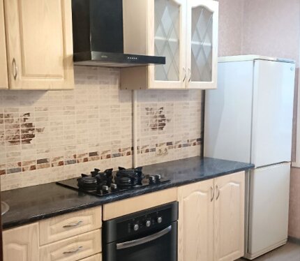 Продается трехкомнатная квартира, ул. П.Бровки, Юг-4