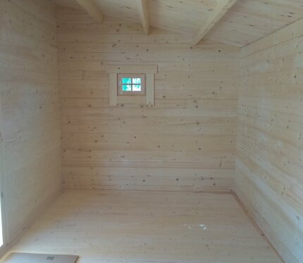 Продается участок в СТ «Дачный Альянс», смежный с дер. Ходаково (9км от МКАД). 13 соток. По периметру забор из металопрофиля. Круглогодичное водоснабжение и электричество на участке, газопровод возле участка. На участке садовый домик 18/36 кв.м., туалет. Фундамент под жилой дом 10*8. На участке плодоносящий сад, плодовые кустарники. Удобное транспортное сообщение до въезда на участок. Ж/д станция Волчковичи в 10 минутах ходьбы. Рядом магазин, лес (заказник «Прилукский»),Волчковичское водохр.