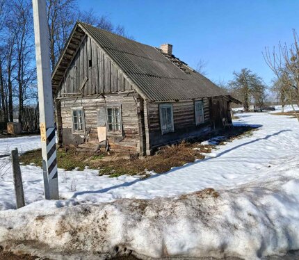 Продам дом. д. Заберезь Ивьевский р-н все подробности по телефону +375291843560 Личные сообщения не читаю. Цена4000 долларов ,торг
