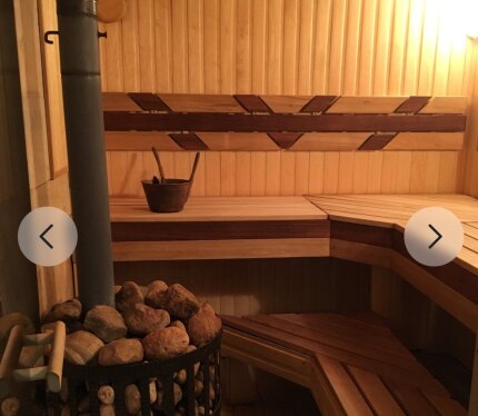 Сдается на часы,выходные Зал с TV,караоке,3спальни.Горячая вода, душ, стиралка, место для шашлыков, беседка, стоянка на 3 машины.Стоимость зависит от количества человек