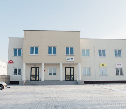 Офисное помещение площадью 12,5 м.кв. на 2-м этаже административного здания. Готовая инфраструктура для размещения. Цена: 25,0 бел. руб. с НДС/м.кв. НДС и налог на недвижимость включены в ставку арендной платы.