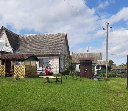 Дача находится в живописном месте, рядом с о. Нарочь, недалеко расположено о. Белое в 5 км.