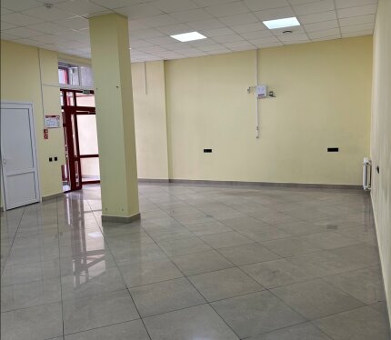 Сдам в аренду помещение 122.6 кв. м. В доступе все коммуникации, парковка, хороший ремонт. На все вопросы отвечу по телефону.