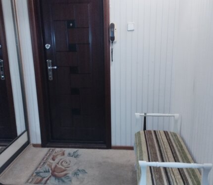 Сдается двухкомнатная квартира по адресу: г. Минск, ул. Есенина, 55 (Московский район, м-н "Малиновка") на длительный срок. Квартира теплая, уютная, есть мебель, техника. Хороший тихий район с прекрасным транспортным сообщением, рядом школа, детский сад, магазины. Залог = 1 месяц, коммуналка отдельно. Заключаем договор. Квартира от собственника, сдается гражданам РБ. Агентам не беспокоить!