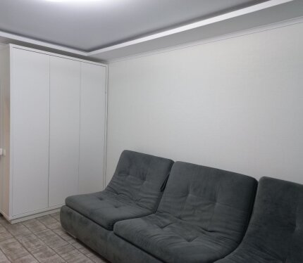 Продается двухкомнатная квартира. 2 балкона. Комнаты и кухня на южную сторону.