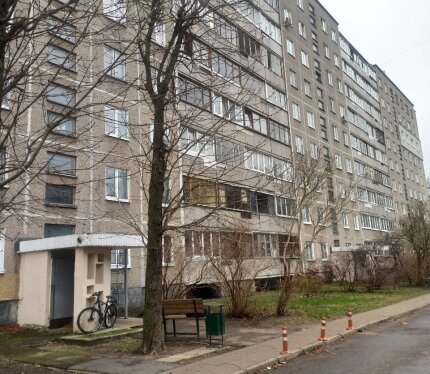 1 ком в центре возле Комаровского рынка