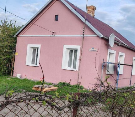 Продается ухоженный жилой дом со всеми удобствами.