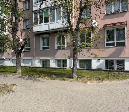 Продаю офисное помещение. ✅ Ремонт дизайнерский — полностью готов к работе ✅ Дом теплый, зимой не холодно, а летом прохладно ✅ Отдельный вход ✅ Рядом: магазины, парк, посольство России, ЖК Левада ✅ Удобный выезд на ТТК ✅ Парковка: гостевая