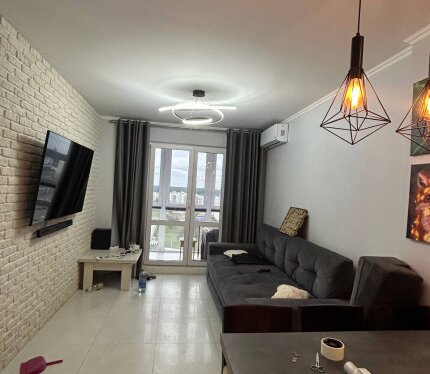 Сдается квартира с 01.05 по адресу Макаенка 12Б, 14 этаж. Вид на Белтелерадиокомпанию и Национальную библиотеку. В квартире останется вся мебель+ техника. Вещи на фото будут вывезены. Клининг будет выполнен перед заселением. Рассмотрим арендаторов с детьми и питомцами ( при условии устранения в случае порчи имущества). Так же готовы рассмотреть варианты субаренды. Оплата за первый месяц проживания+ страховой депозит в размере 1 ежемесячной платы. Просмотр квартиры возможен по согласованию