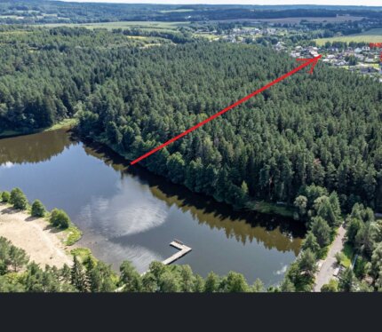 Самое время покупать сейчас,чтобы весной начать строительство.Озеро 450м и вековой лес 100м. 14 мин на авто до МКАД. Поселок гор/типа. Школа,ДетсаД ,банк. Бассейн. Коттеджная застройка (НЕ дача и НЕ с/т). Жилая улица. Асфальт. Продается 1/2 участка (27х29м) с целью совместного строительства таунхауса ,т.е 15 соток делится на два самостоятельных уч-ка, на каждом из уч. дом 150м2, между домами гаражи+ограждение и все это по цене двушки в Минске. Возможна продажа ВСЕГО УЧАСТКА 15 сот. Детали по тел