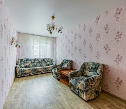 1/2 доли в двухкомнатной квартире по ул. Коржа, 11