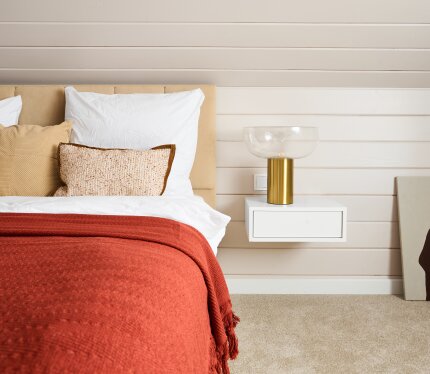 Продается современный дом с новым ремонтом и мебелью в деревне Лесковка (всего 7 км от МКАД по удобной дороге). Абсолютно новый дом, никто не жил. Всё в идеально новом состоянии. Полная готовность к жизни. Вся новая мебель, техника и отделка.